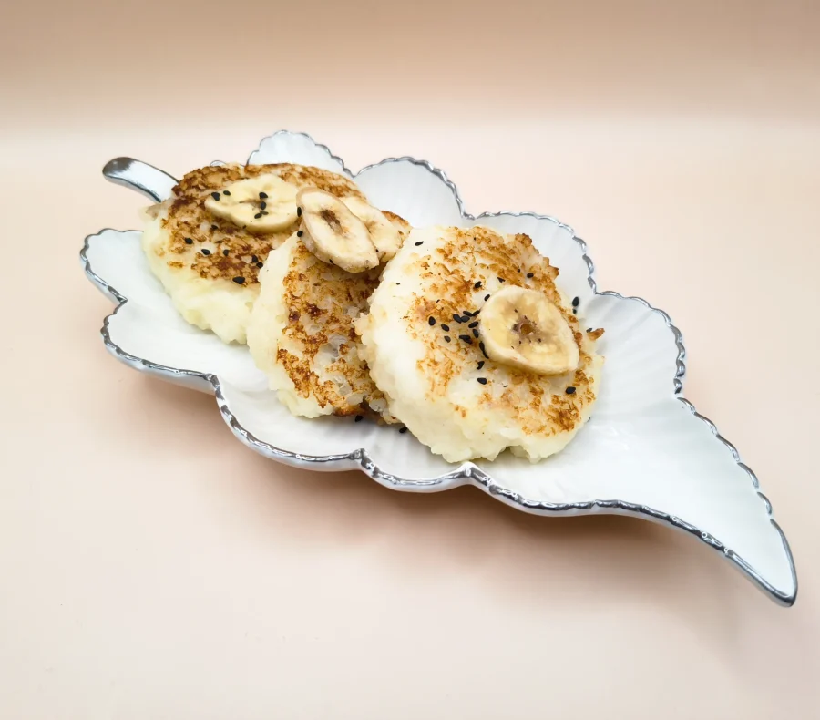 Pogăcele de Orez cu Lapte umplute cu banană și caramel