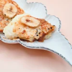 Pogăcele de Orez cu Lapte umplute cu banană și caramel