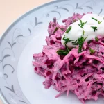 Salată de sfeclă roșie cu iaurt grecesc